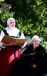 Mel Jenkins and Alice Hubbard of Musyck Anon at the Theatre Gardens, Stratford-upon-Avon